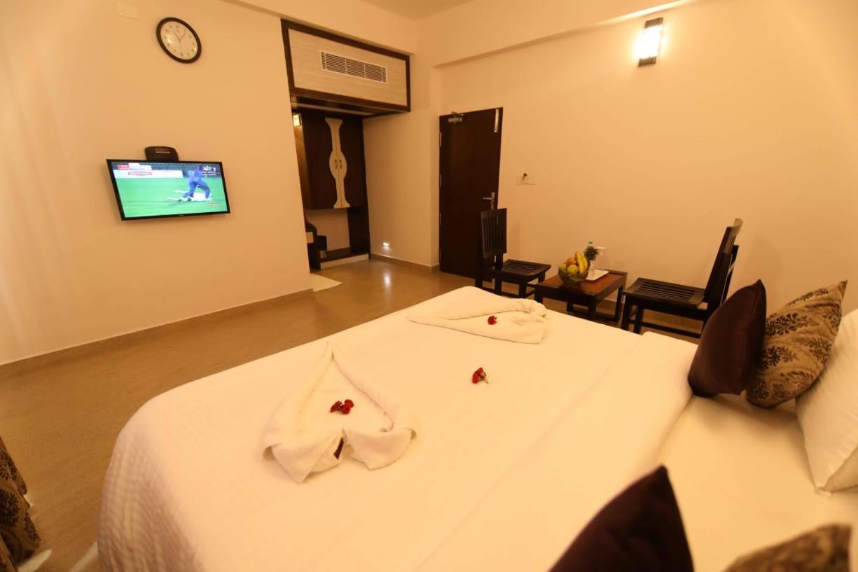 Sri Gnana Vedha Beach Residency Велангани Екстериор снимка