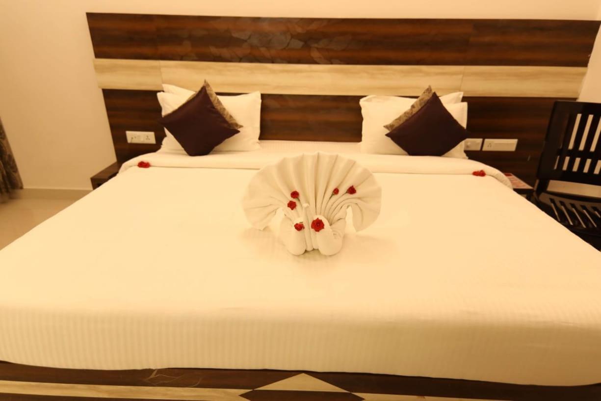 Sri Gnana Vedha Beach Residency Велангани Екстериор снимка