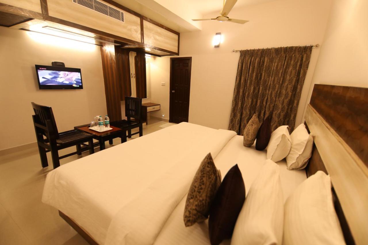 Sri Gnana Vedha Beach Residency Велангани Екстериор снимка