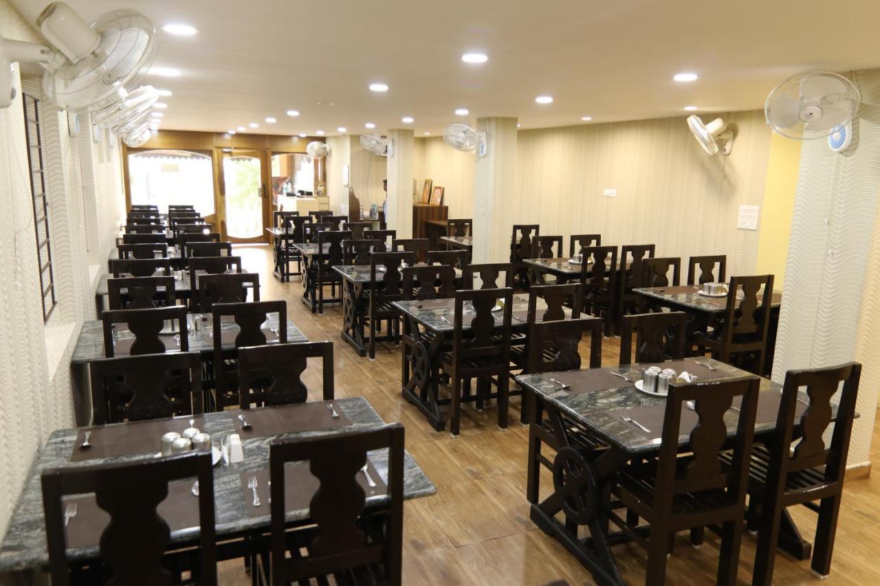 Sri Gnana Vedha Beach Residency Велангани Екстериор снимка